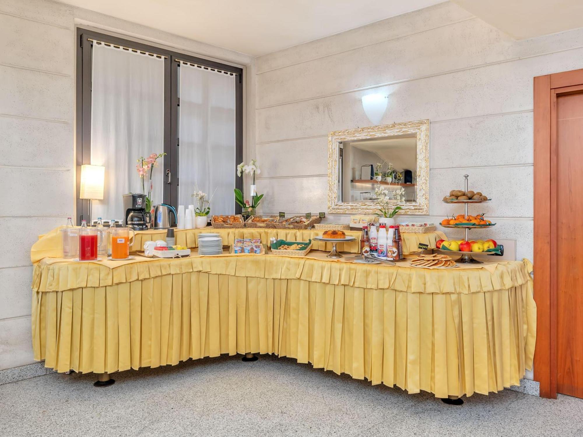 B&B Hotels Hotel Prestige Орнаго Экстерьер фото