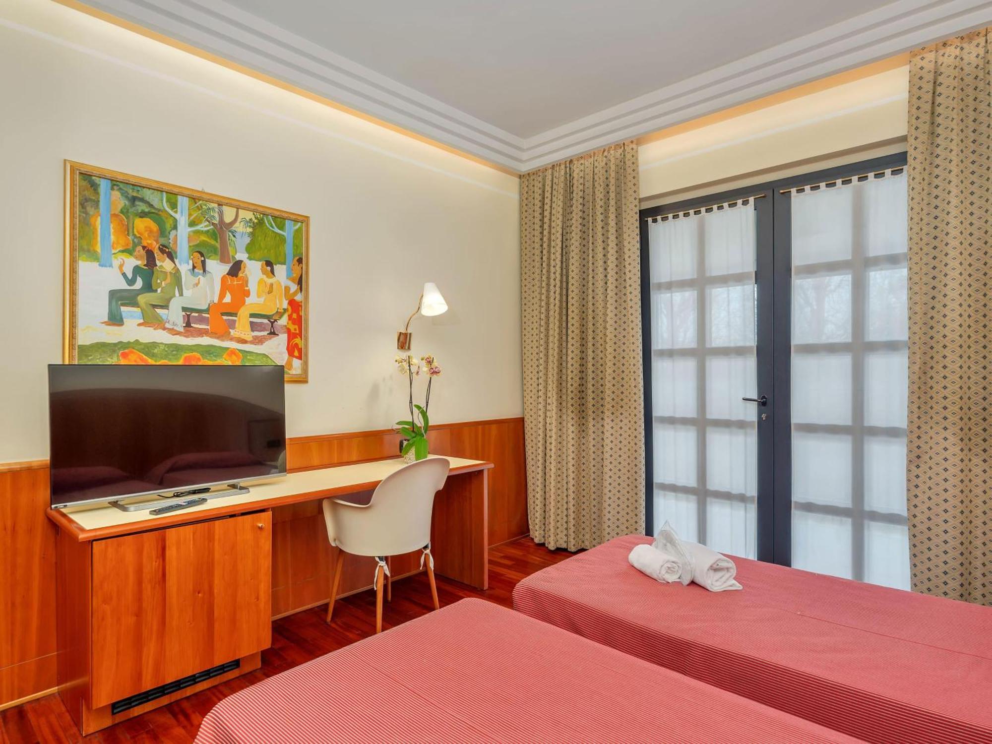B&B Hotels Hotel Prestige Орнаго Экстерьер фото