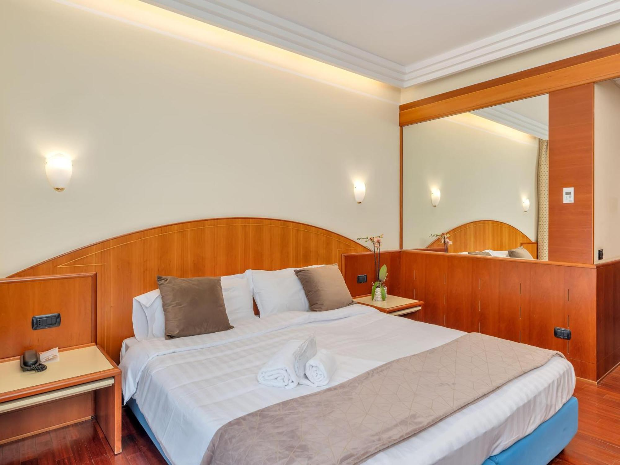 B&B Hotels Hotel Prestige Орнаго Экстерьер фото