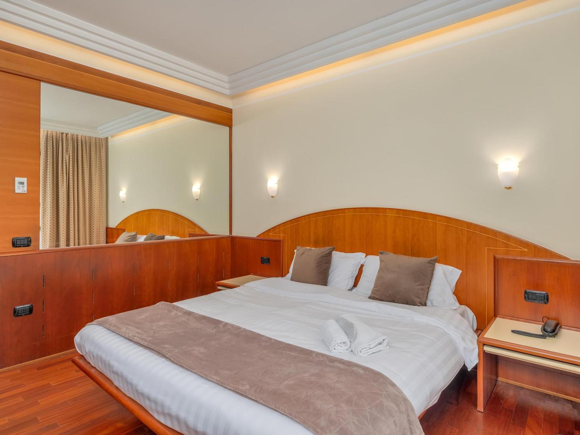 B&B Hotels Hotel Prestige Орнаго Экстерьер фото