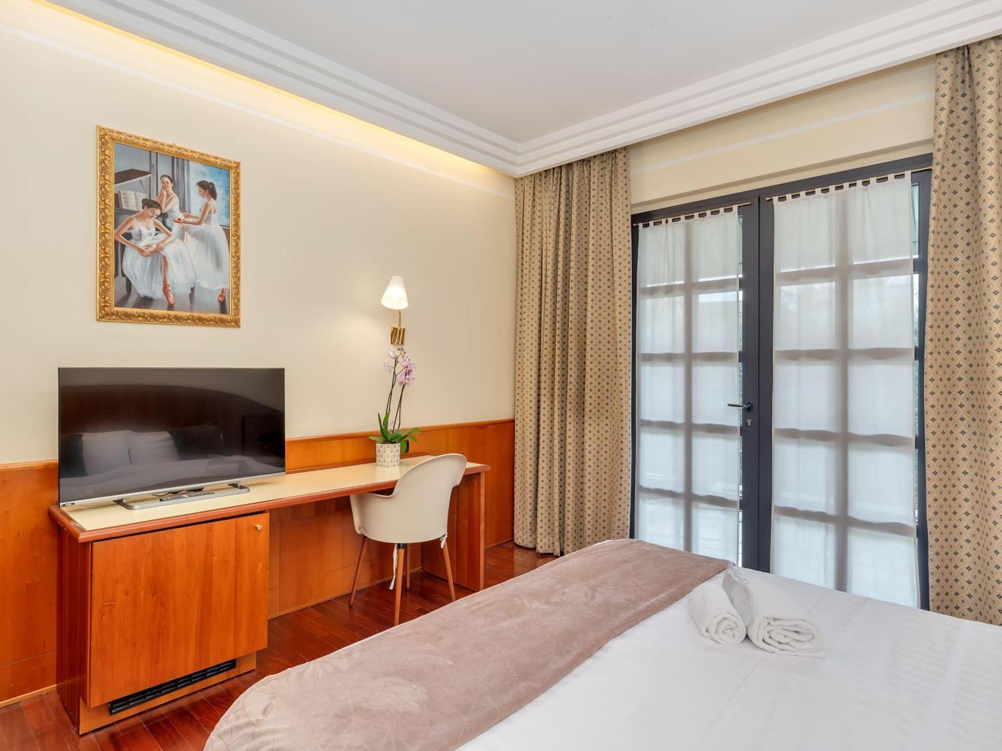 B&B Hotels Hotel Prestige Орнаго Экстерьер фото