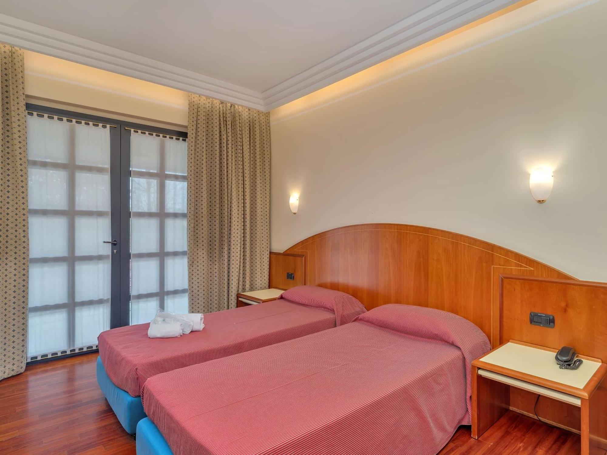 B&B Hotels Hotel Prestige Орнаго Экстерьер фото