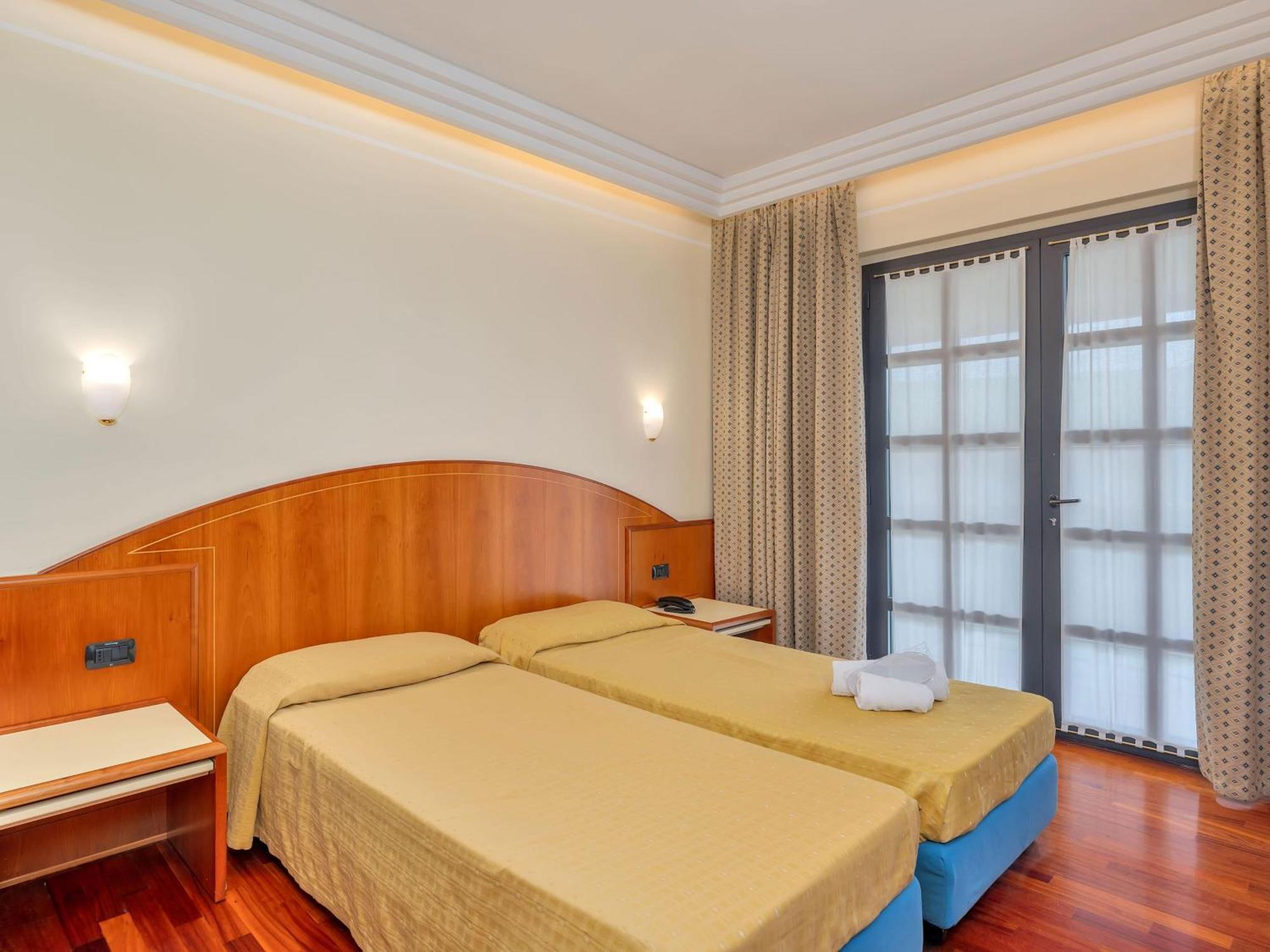 B&B Hotels Hotel Prestige Орнаго Экстерьер фото