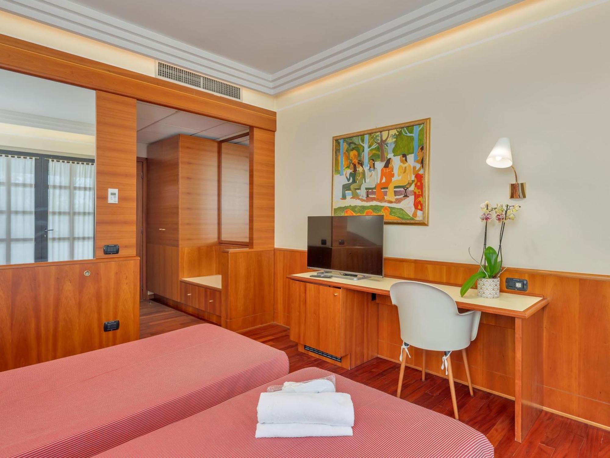 B&B Hotels Hotel Prestige Орнаго Экстерьер фото