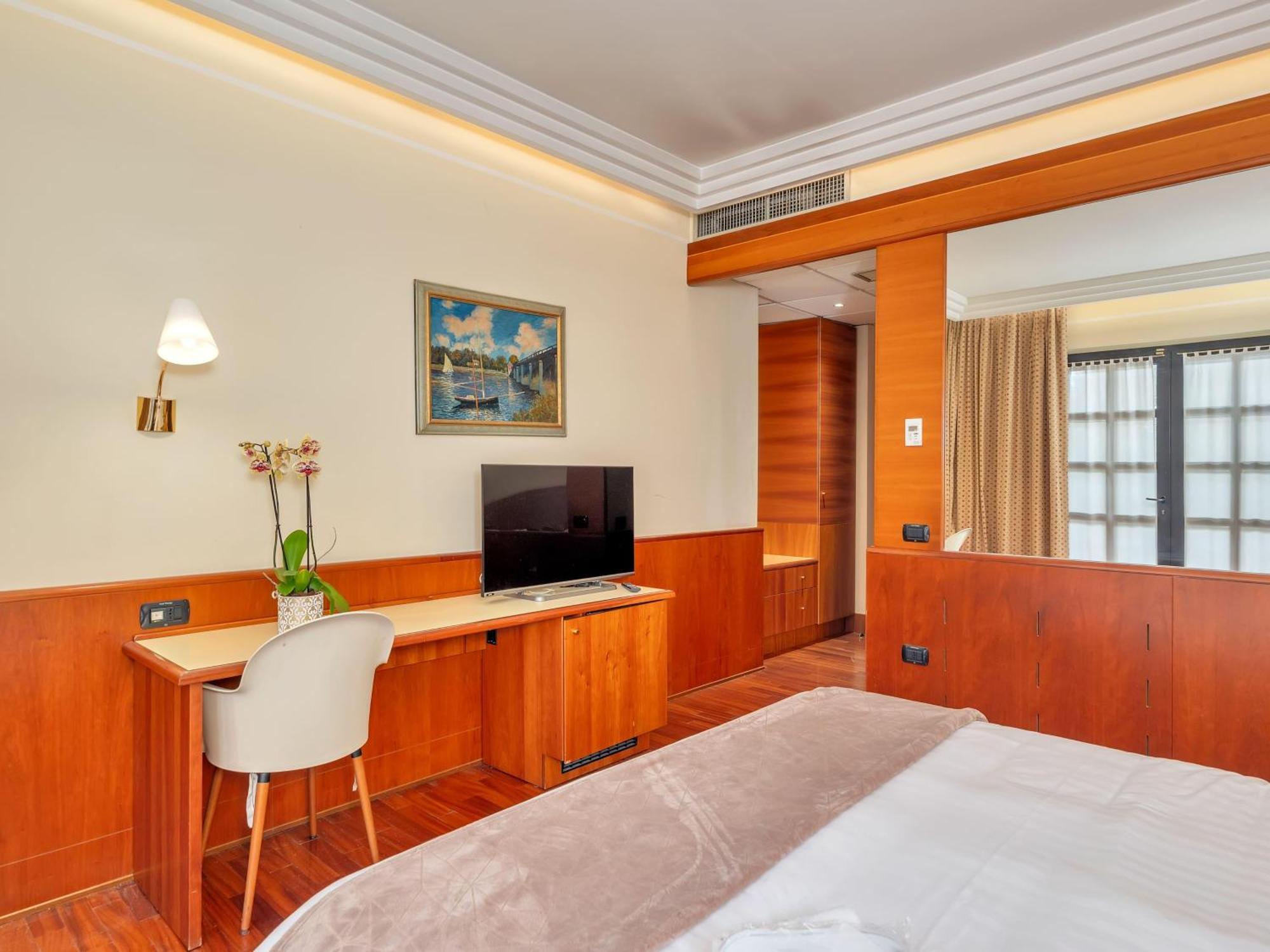 B&B Hotels Hotel Prestige Орнаго Экстерьер фото