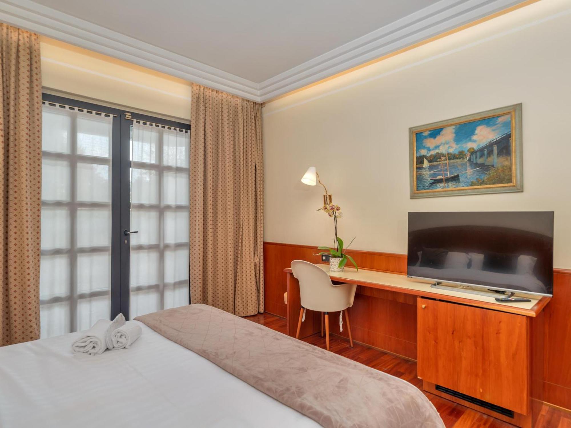 B&B Hotels Hotel Prestige Орнаго Экстерьер фото