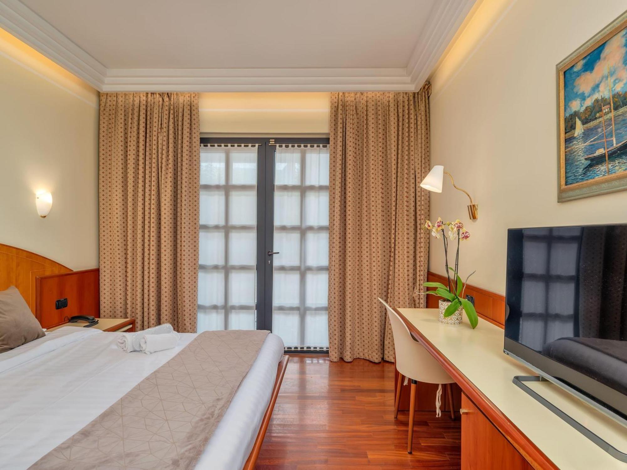 B&B Hotels Hotel Prestige Орнаго Экстерьер фото